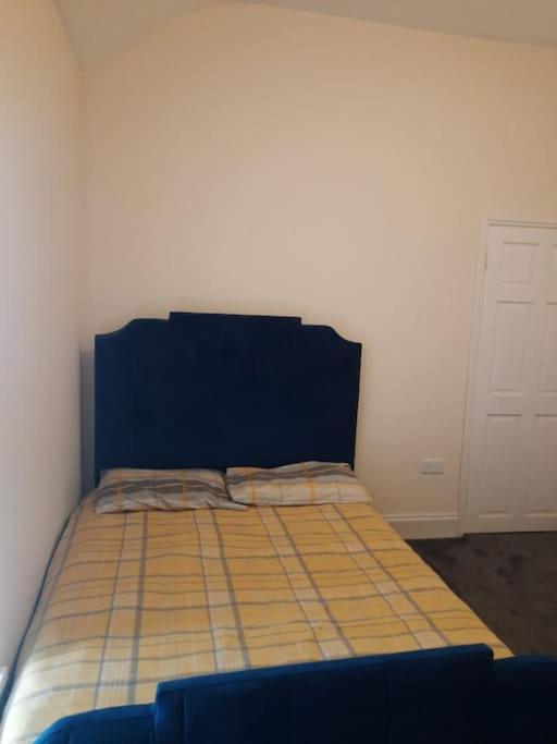 Lovely Bedroom With Shared Kitchen & Bathroom Free Parking 沃尔索尔 外观 照片