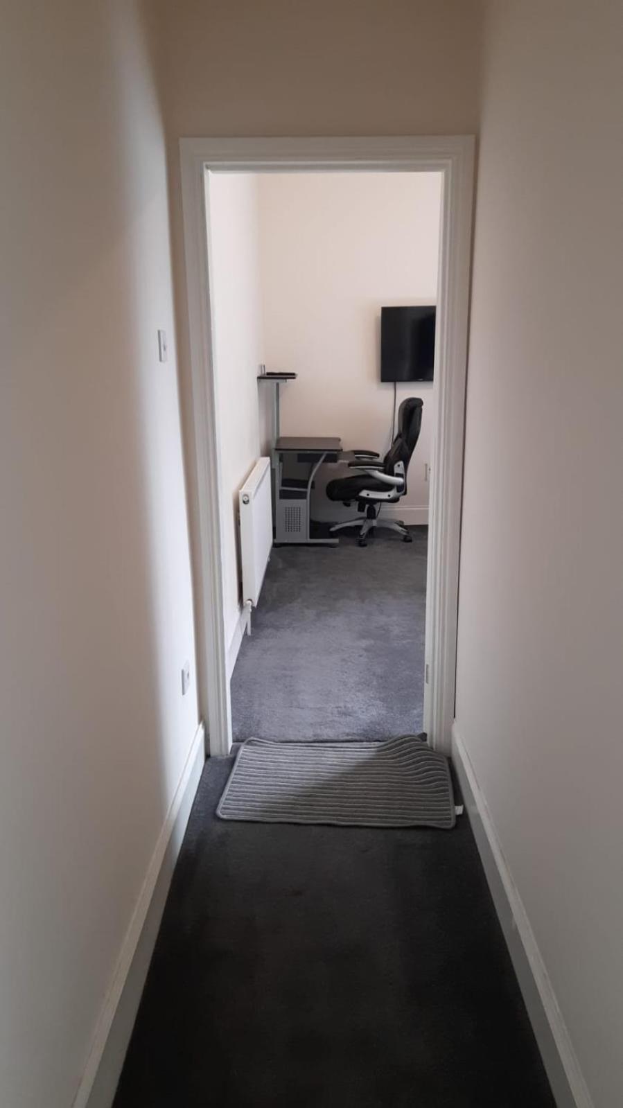 Lovely Bedroom With Shared Kitchen & Bathroom Free Parking 沃尔索尔 外观 照片